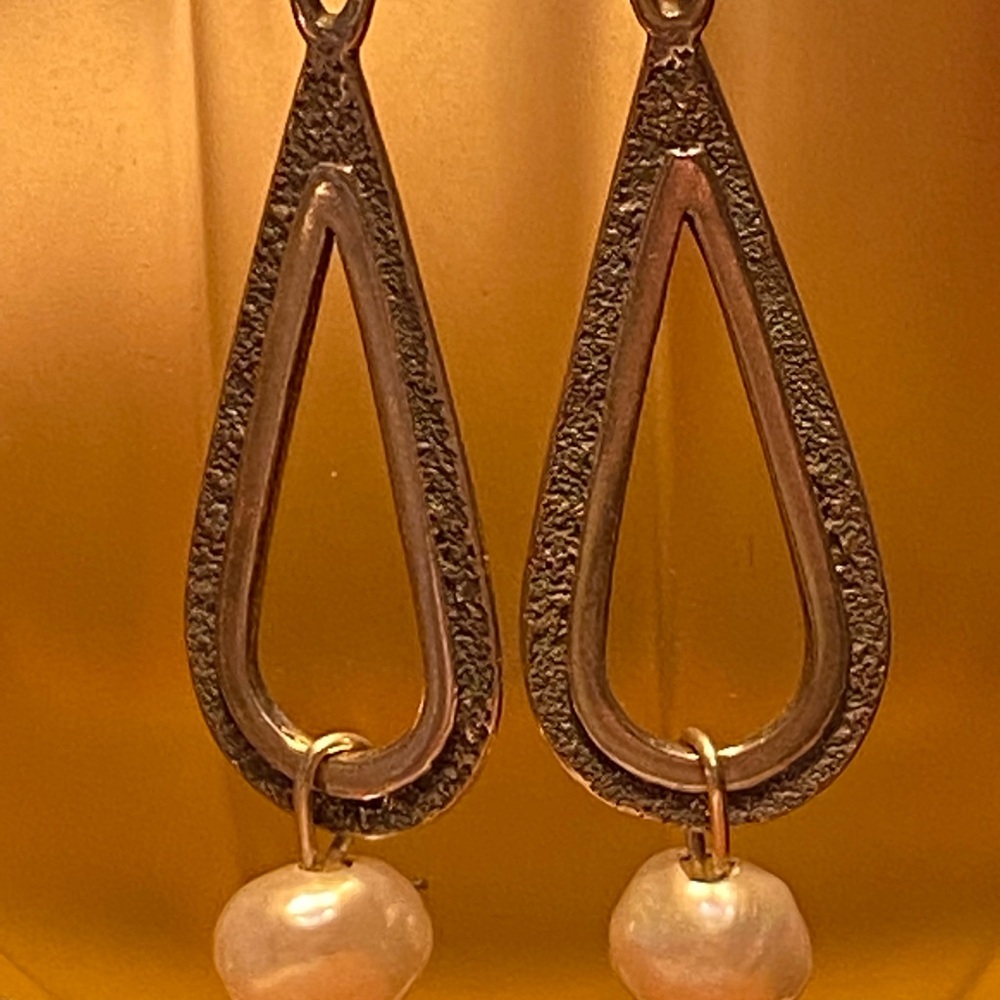 SILPADA W1388 Sterling Silver and pearl Teardrop Earrings - Picture 3 of 3